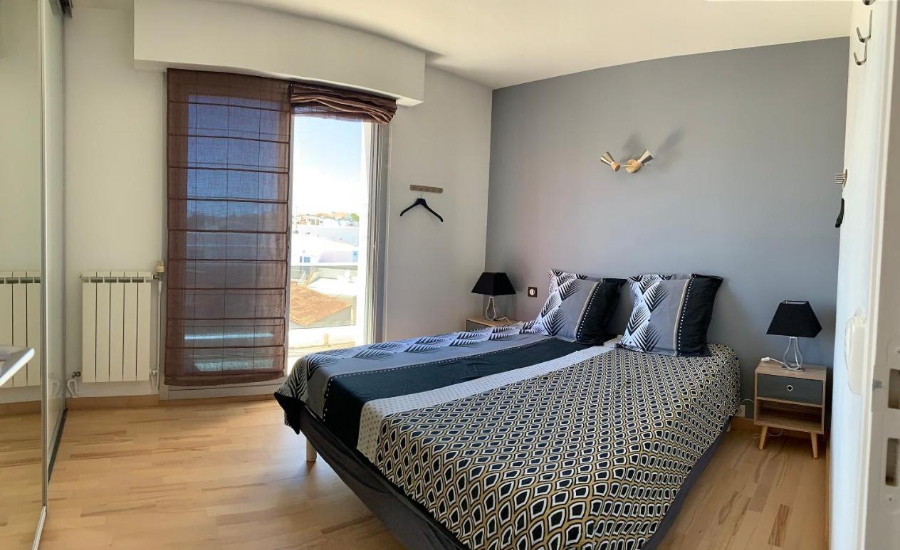 Appartement Appt 4 Pers, Centre-ville à Pieds, Aperçu Mer, Très Calme. Parking, Garage 2 Vélos électriques.
