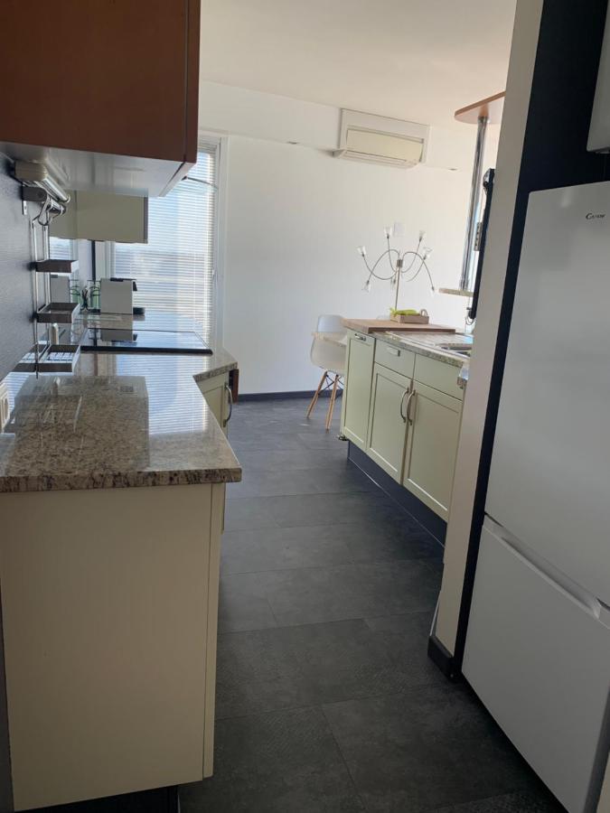 Appartement Appt 4 Pers, Centre-ville à Pieds, Aperçu Mer, Très Calme. Parking, Garage 2 Vélos électriques. Royan