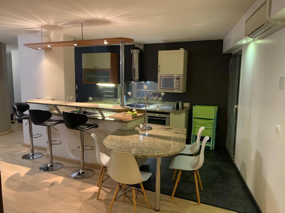 Appartement Appt 4 Pers, Centre-ville à Pieds, Aperçu Mer, Très Calme. Parking, Garage 2 Vélos électriques. Royan
