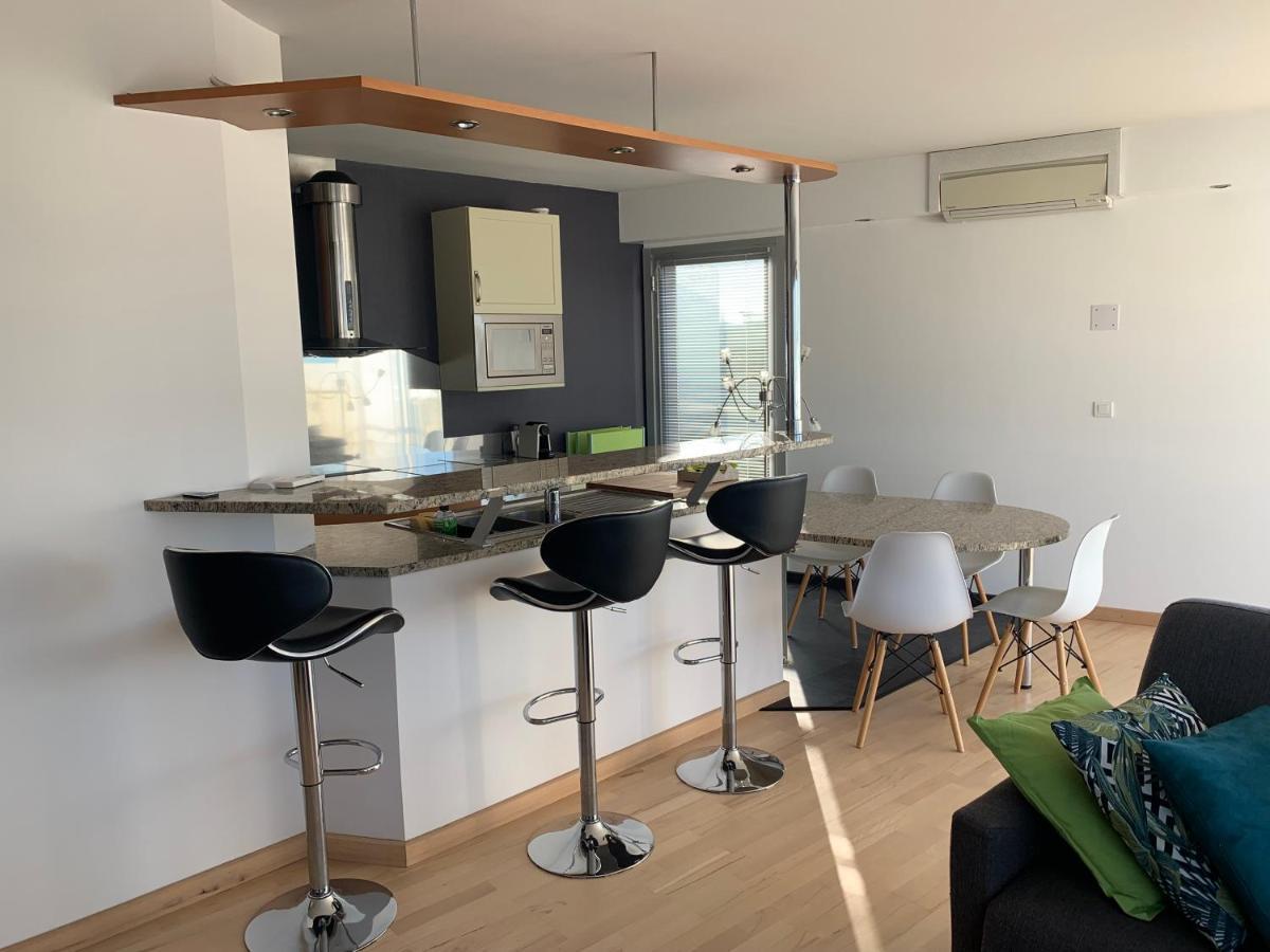 Appartement Appt 4 Pers, Centre-ville à Pieds, Aperçu Mer, Très Calme. Parking, Garage 2 Vélos électriques.
