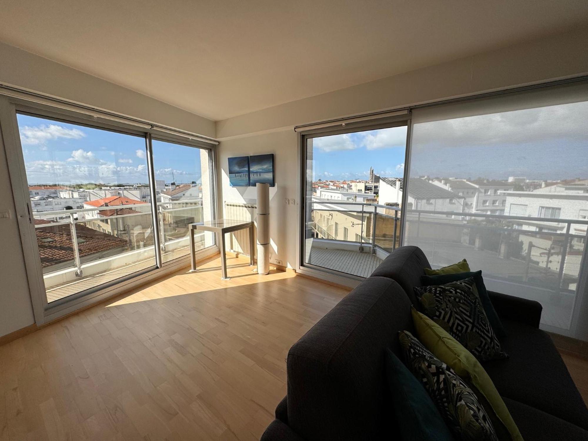 Appt 4 Pers, Centre-ville à Pieds, Aperçu Mer, Très Calme. Parking, Garage 2 Vélos électriques. Appartement *